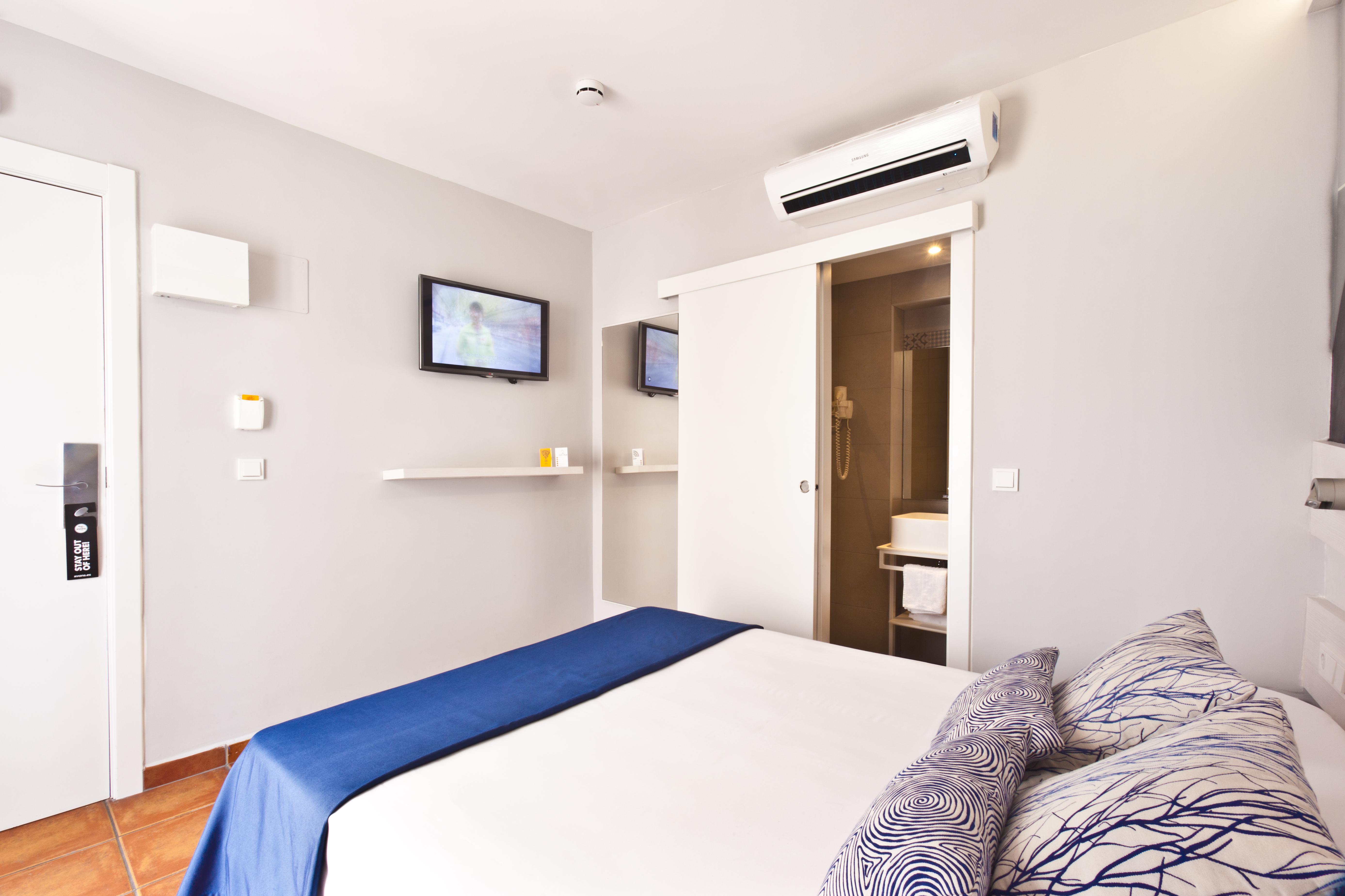 Отель Ryans La Marina (Adults Only) Ибица Экстерьер фото