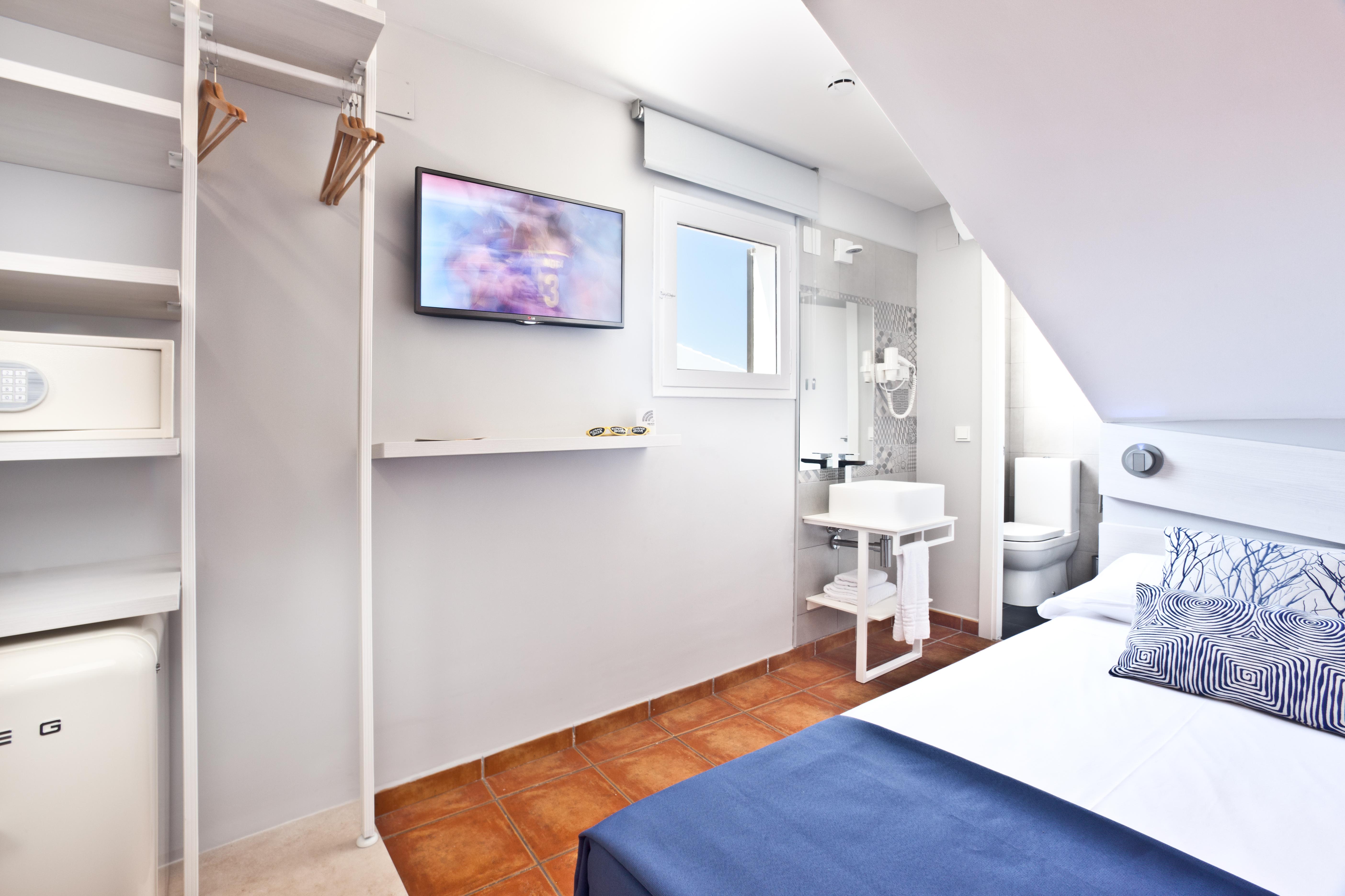 Отель Ryans La Marina (Adults Only) Ибица Экстерьер фото