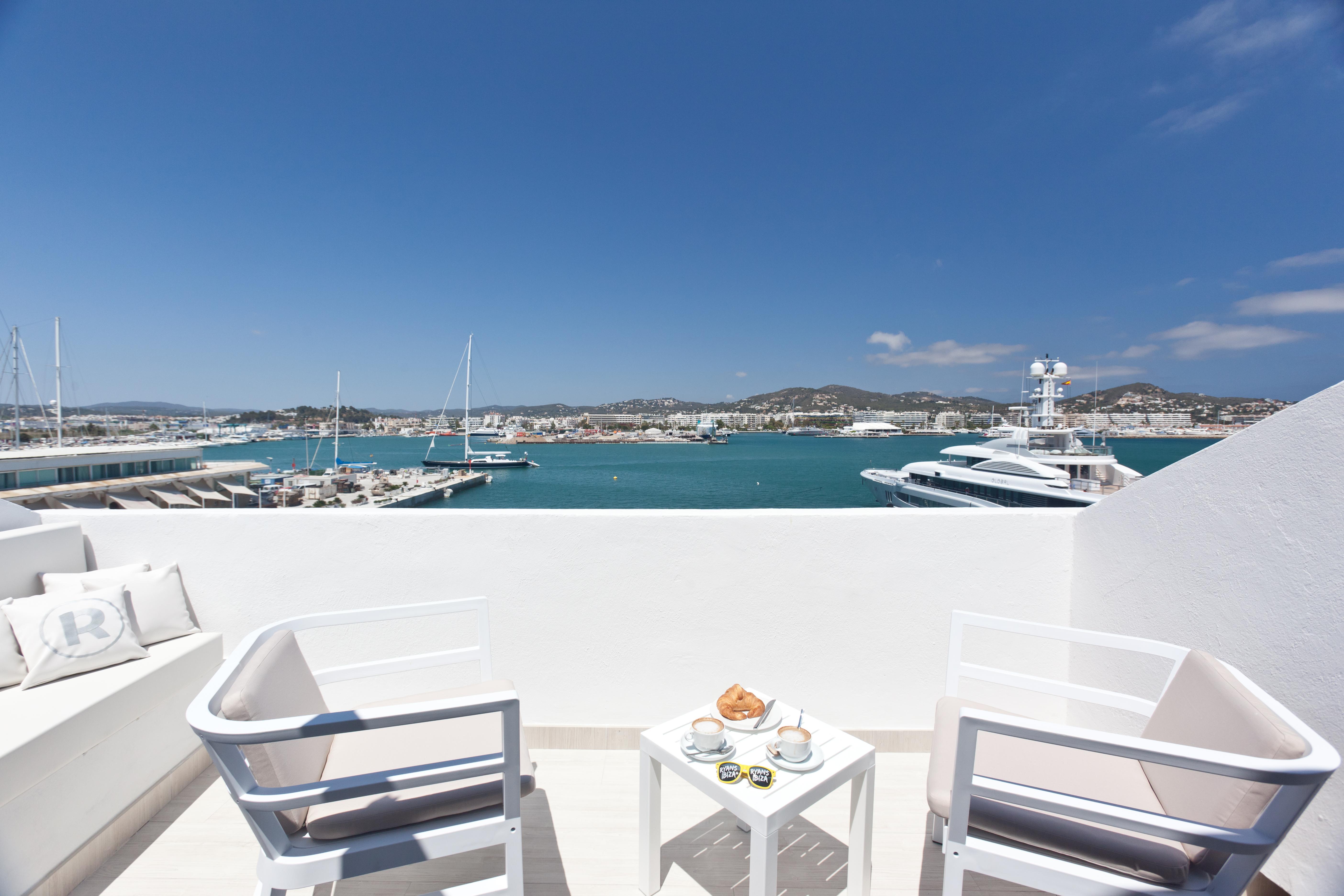 Отель Ryans La Marina (Adults Only) Ибица Экстерьер фото