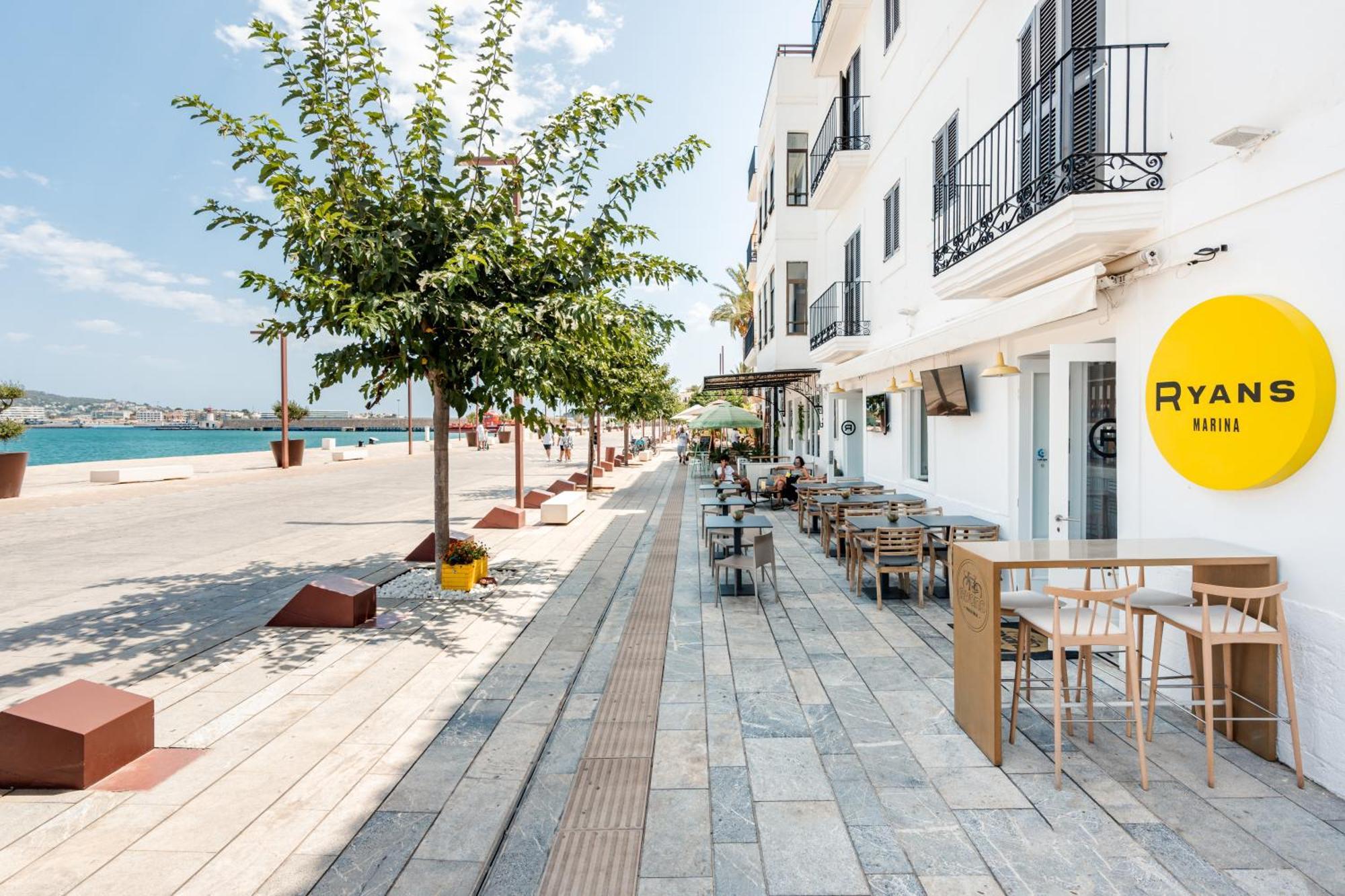 Отель Ryans La Marina (Adults Only) Ибица Экстерьер фото