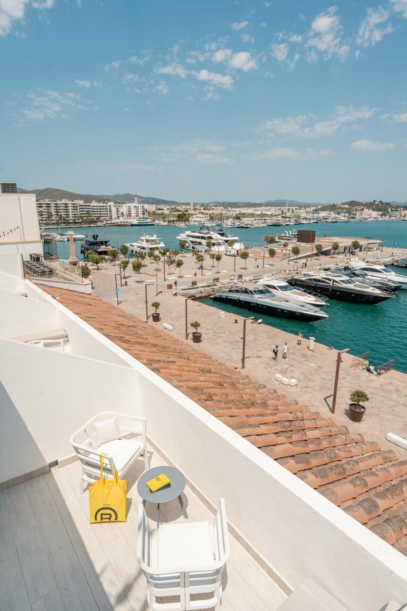 Отель Ryans La Marina (Adults Only) Ибица Экстерьер фото