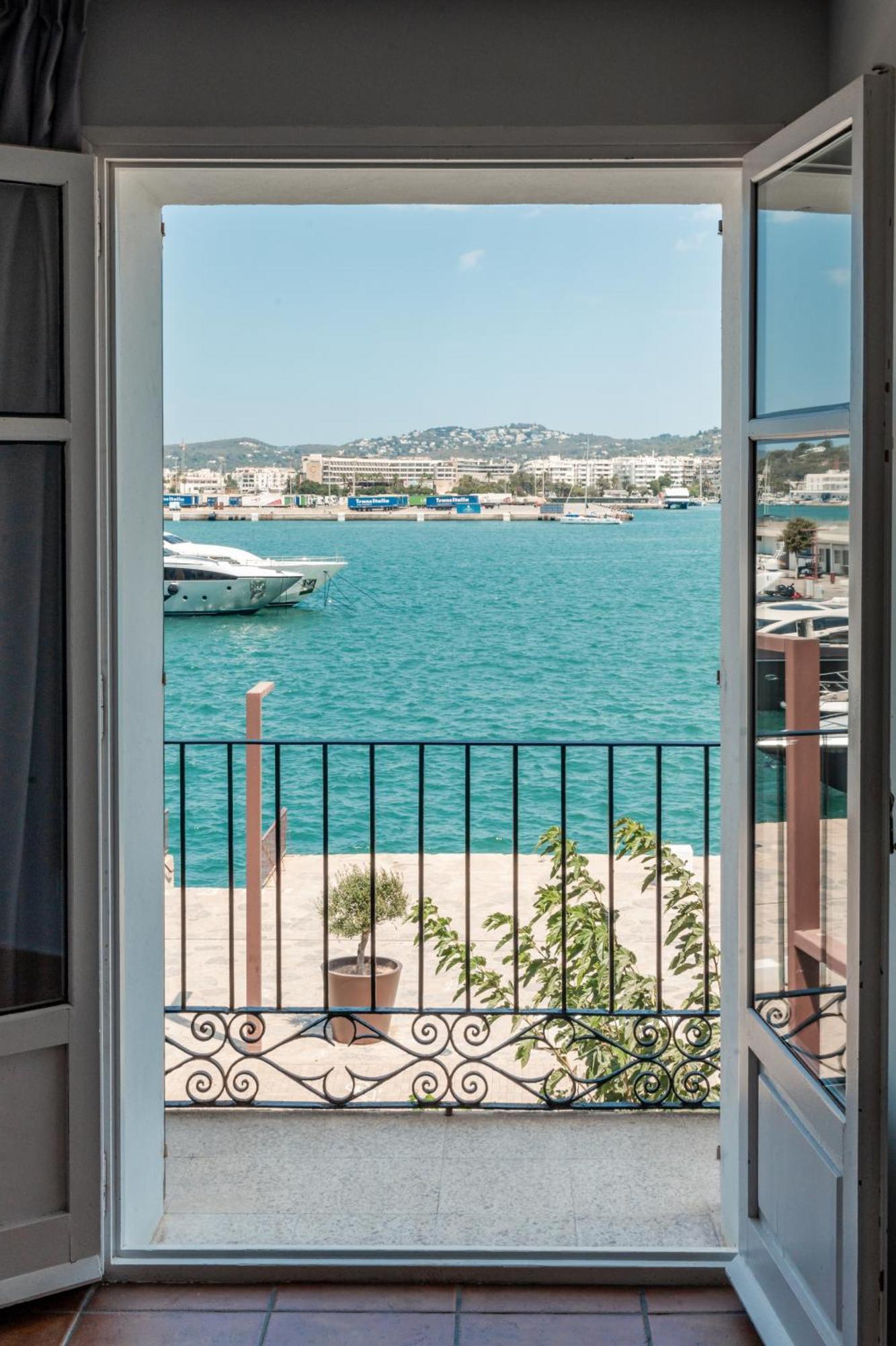 Отель Ryans La Marina (Adults Only) Ибица Экстерьер фото